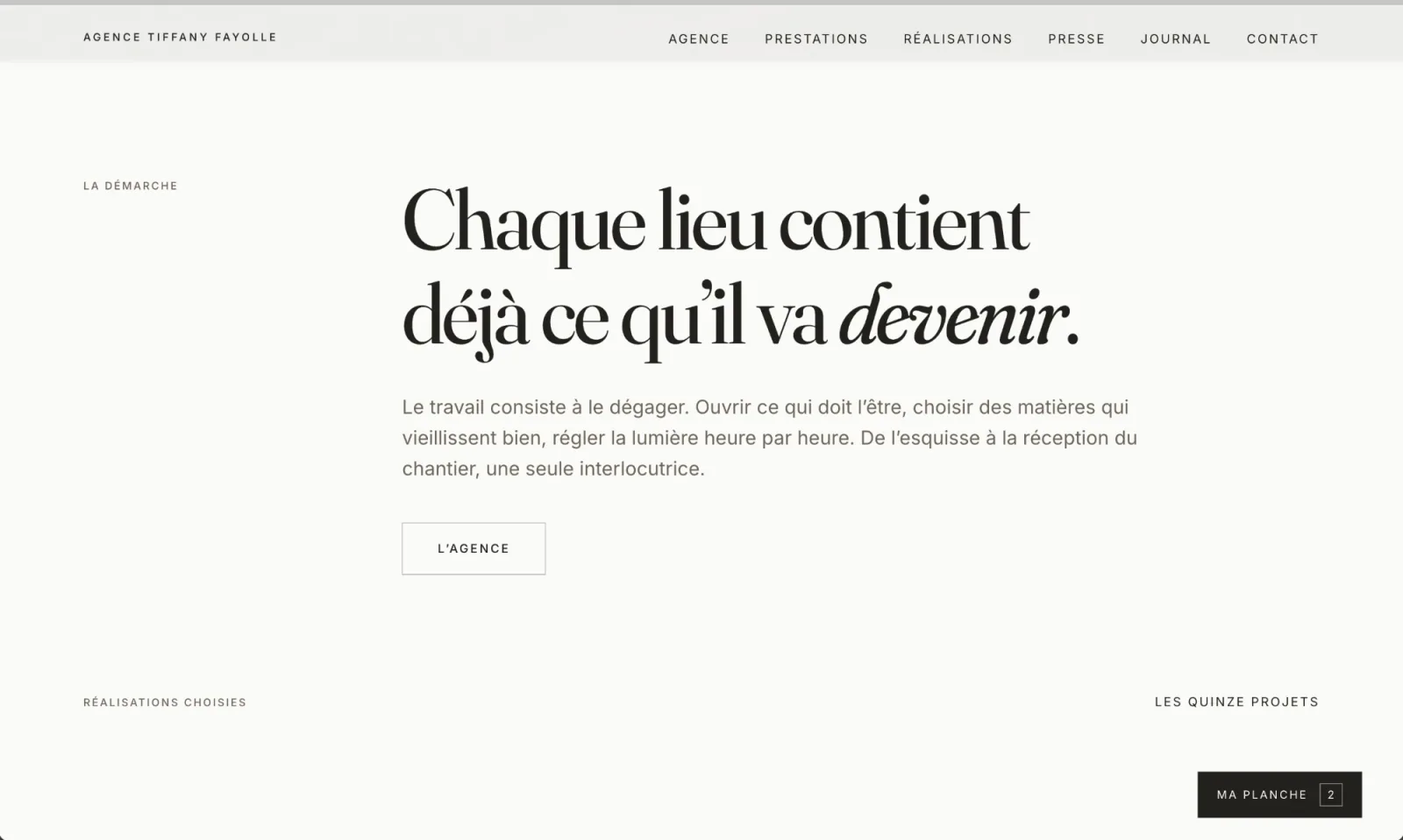 Section « La démarche » du site Tiffany Fayolle : le titre « Chaque lieu contient déjà ce qu'il va devenir » en très grandes lettres à empattements, suivi du texte de positionnement de l'agence.